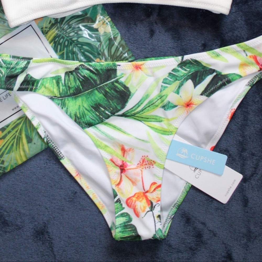 NWT White and Floral Cupshe Bikini - Picture 4 of 5
